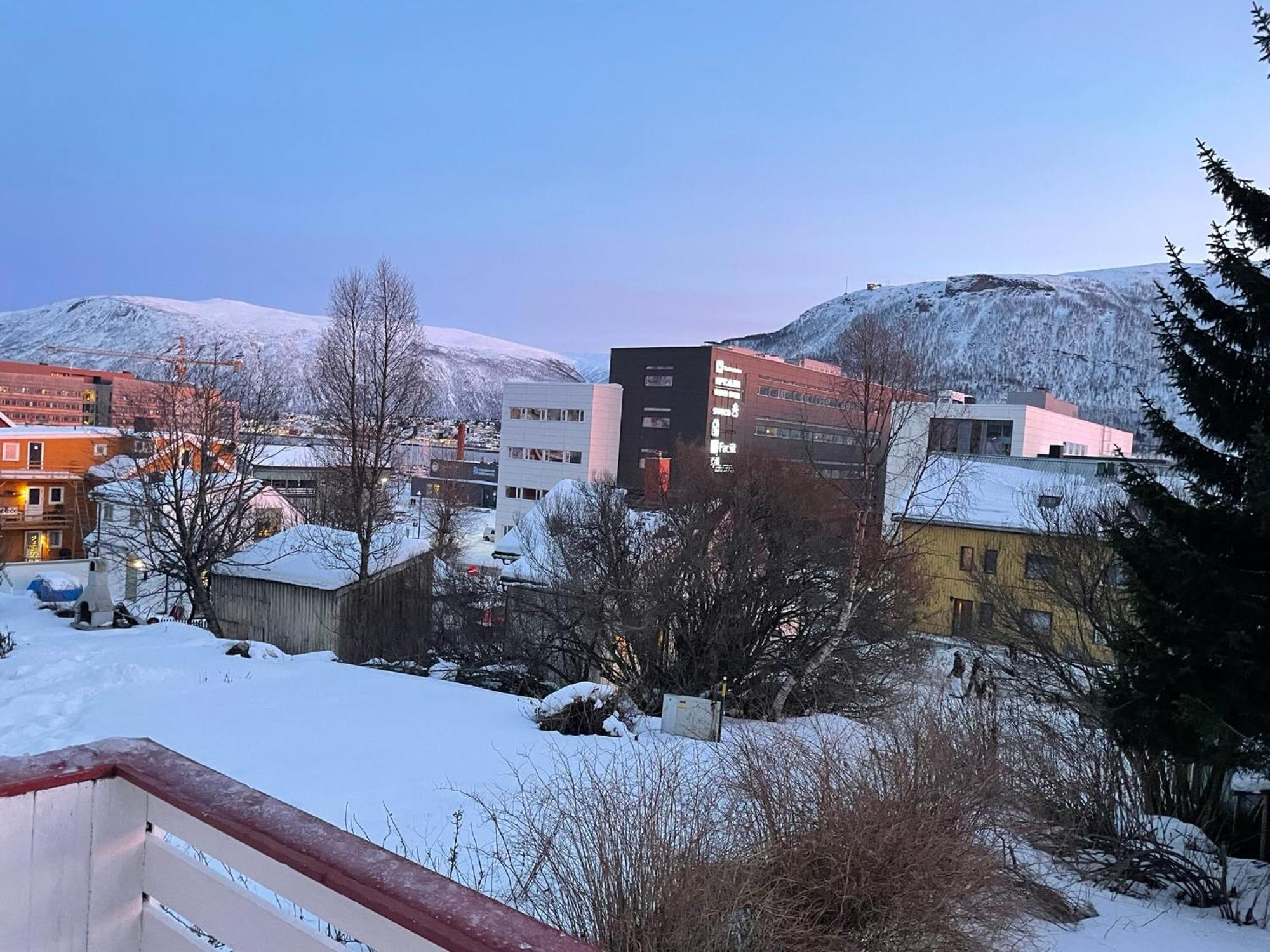 Centrally Located With 2 Bedrooms And Free Parking *